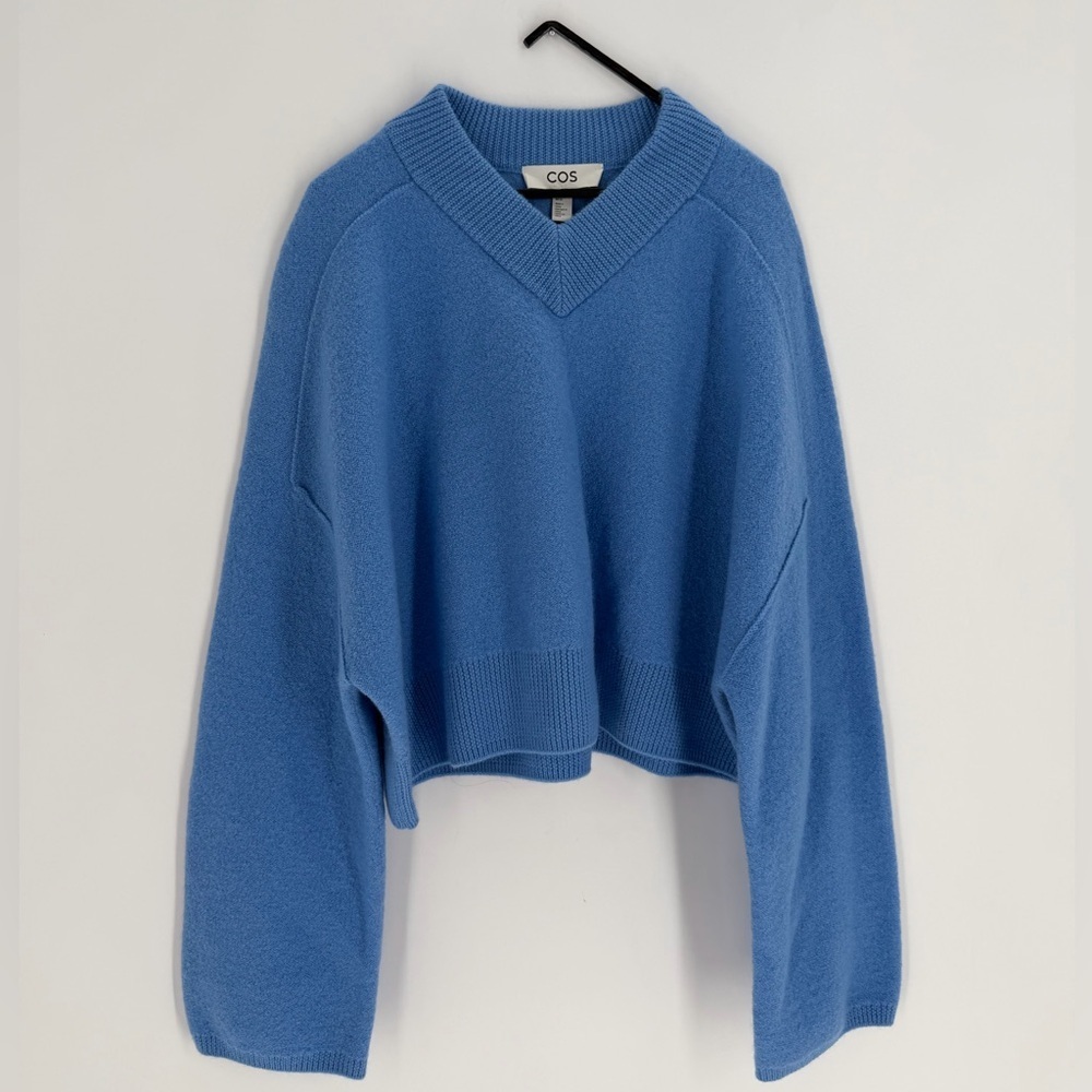 Cos Cropped V Neck Wool Relaxed Fit Jumper In Sky Blue - Picture 2 of 8